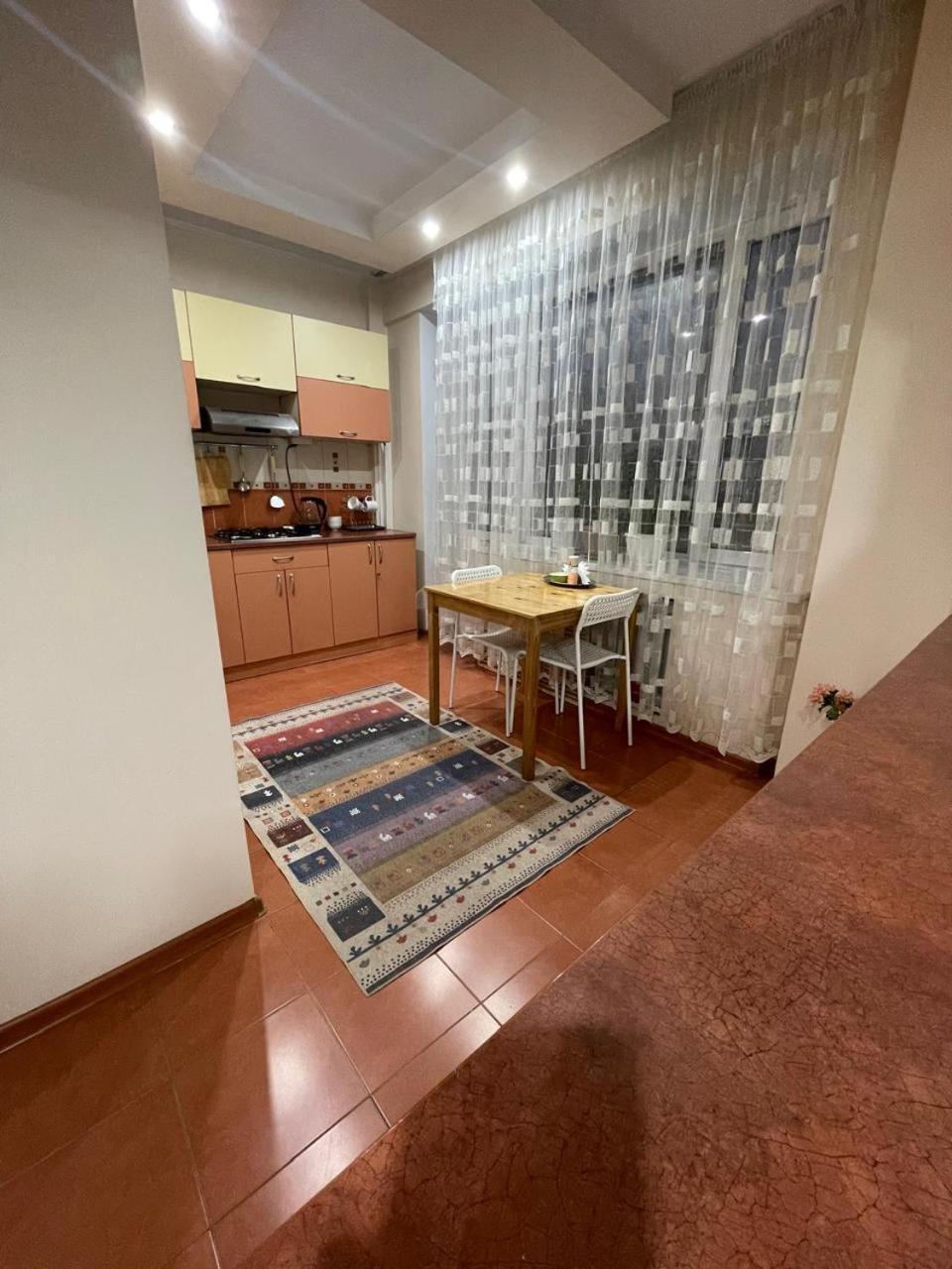 Appartement Flat à Almaty Extérieur photo